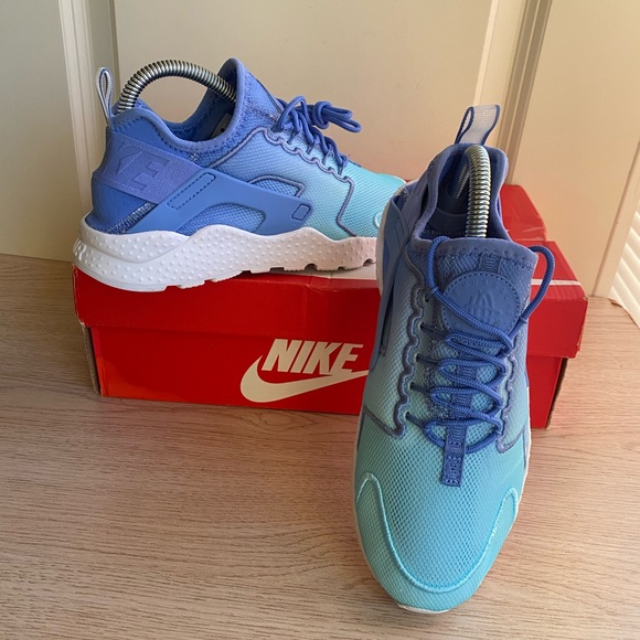 Huarache Run Ombré Blue Sneakers - Women - Picture 4 of 11